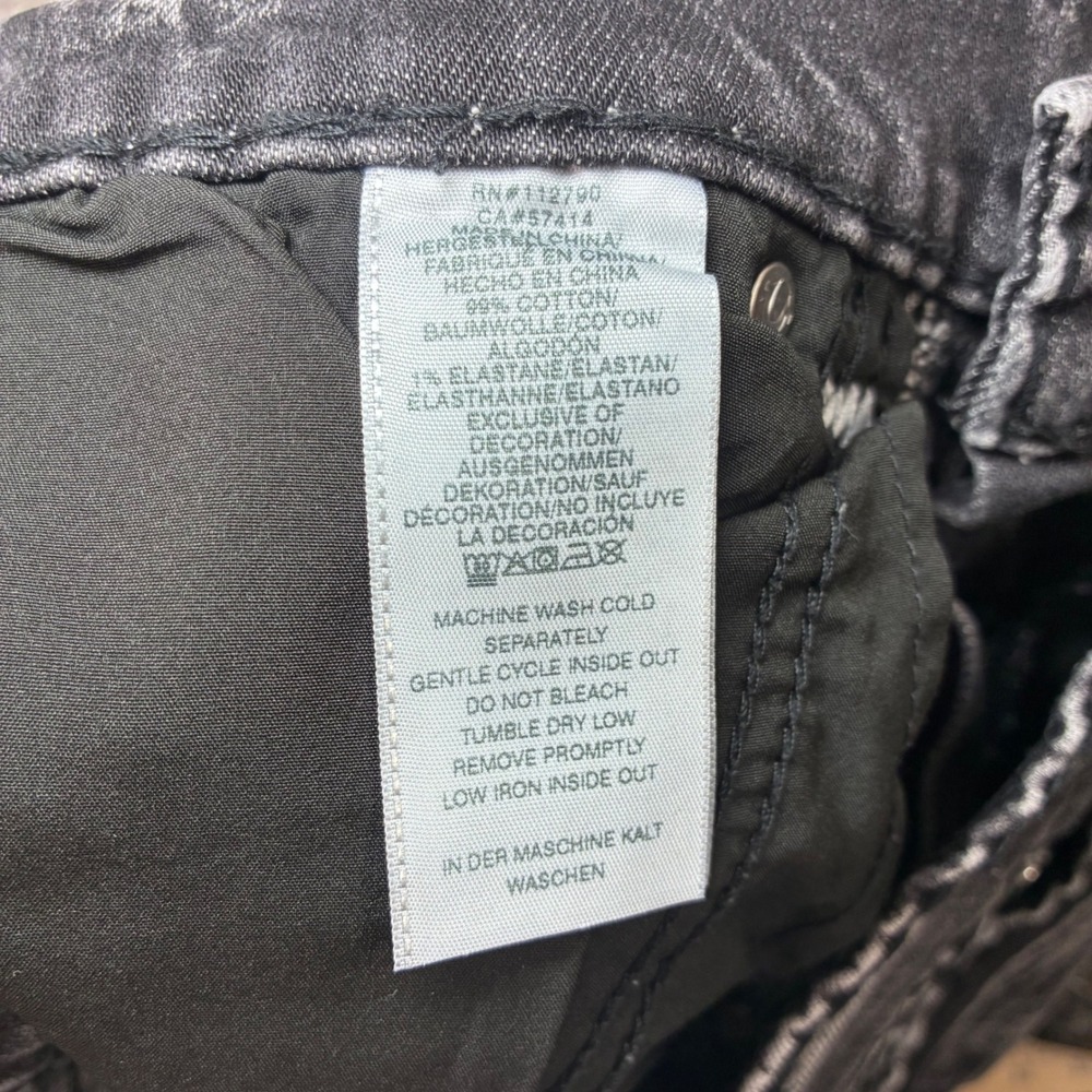 True Religion Ricky Jean Shorts Men 34x12 Black Acid Wash Distressed Denim Jorts - Picture 7 of 7